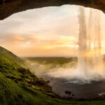 Wasserfall in Island bei Sonnenaufgang